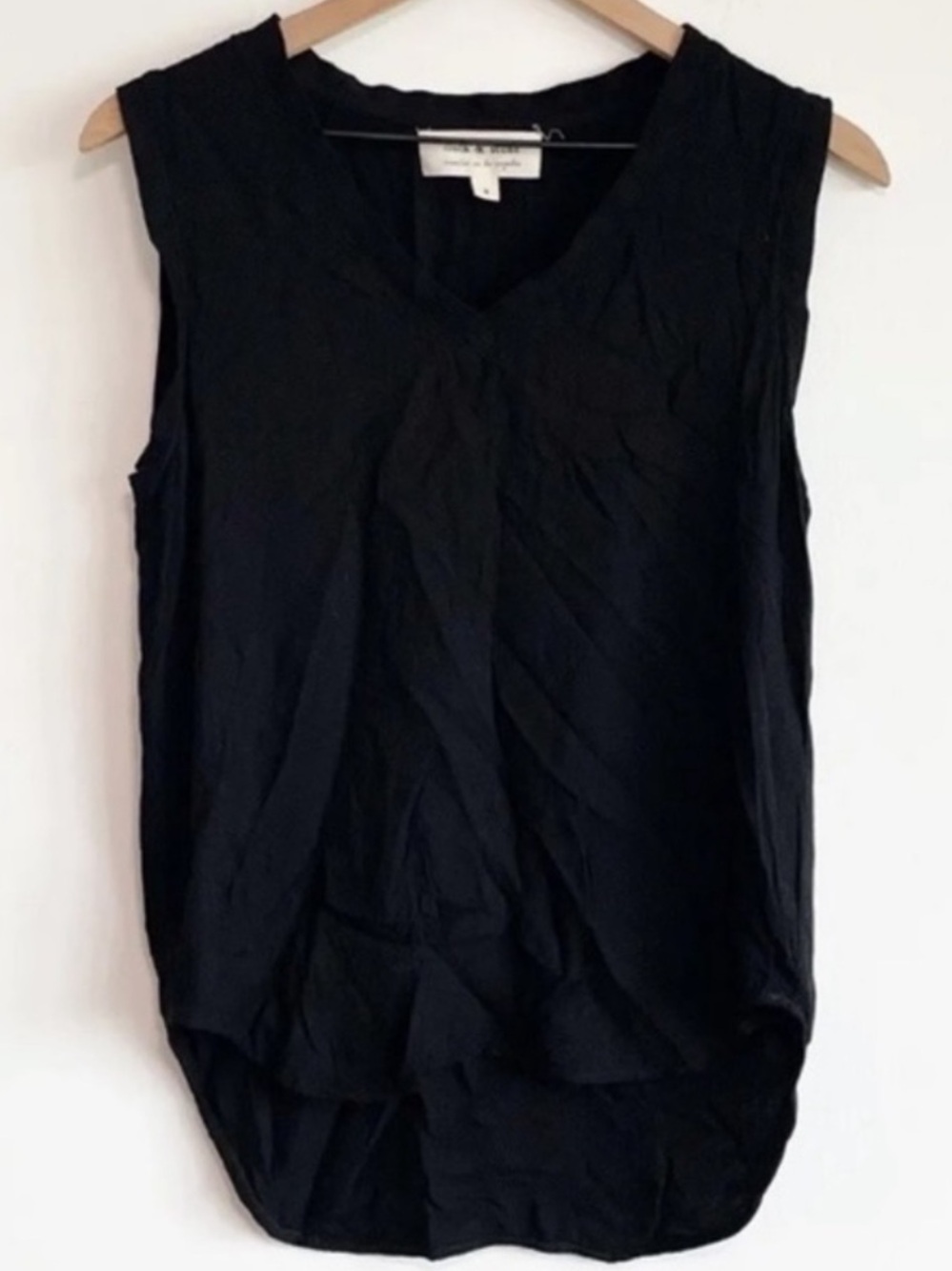 cloth & stone Black V-Neck Sleeveless Tank Top